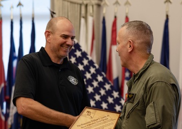 Mayor of Havelock becomes an honorary member of 2nd MAW