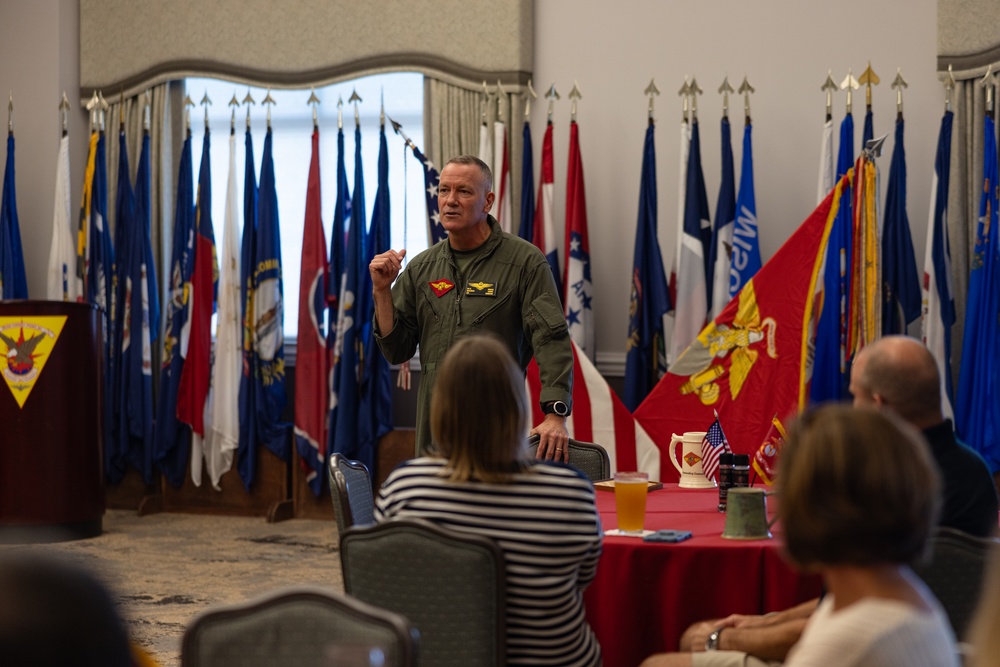 Mayor of Havelock becomes an honorary member of 2nd MAW