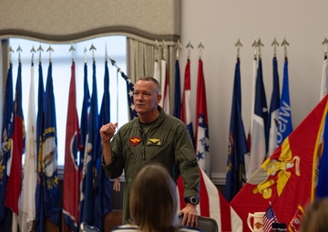 Mayor of Havelock becomes an honorary member of 2nd MAW