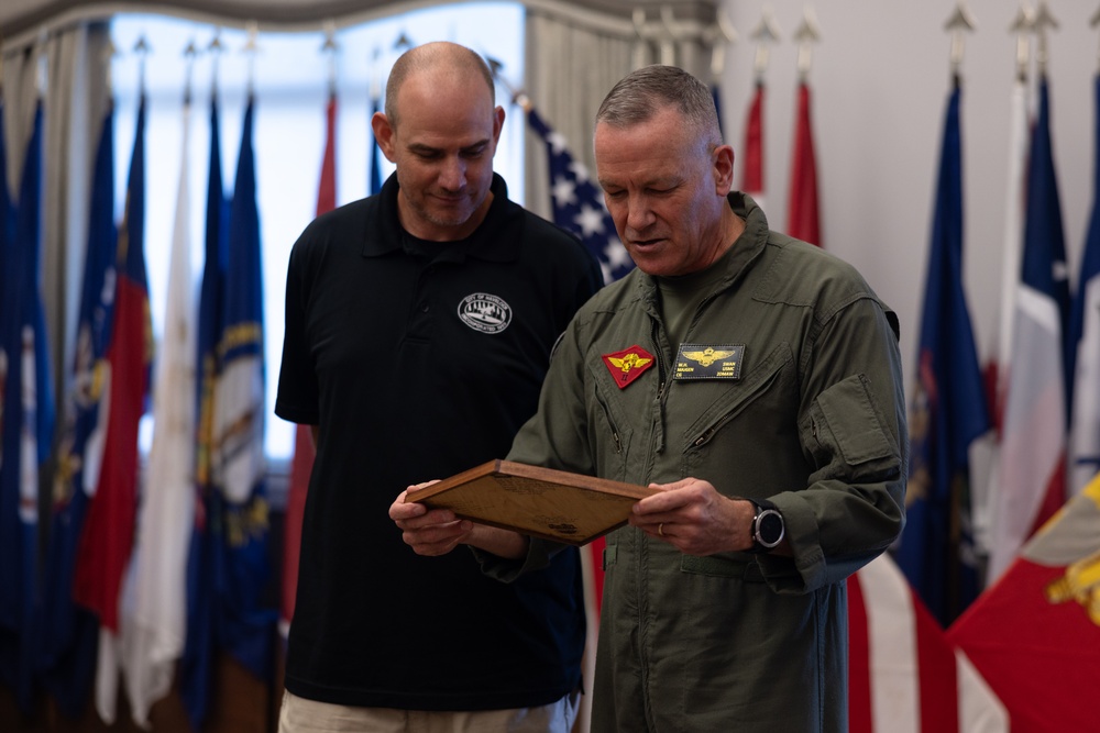 Mayor of Havelock becomes an honorary member of 2nd MAW