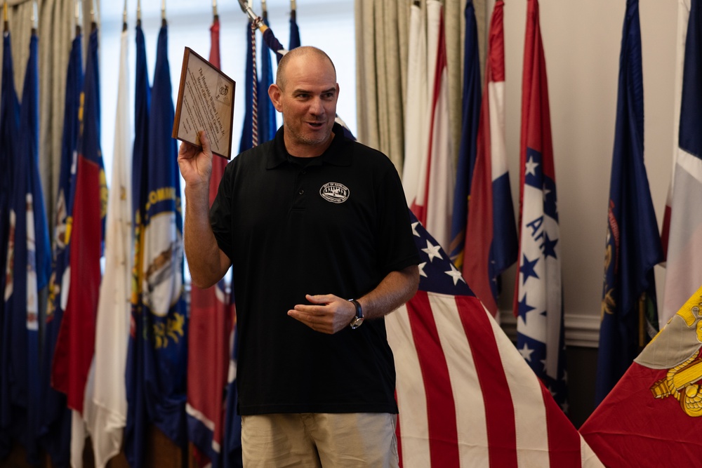 Mayor of Havelock becomes an honorary member of 2nd MAW