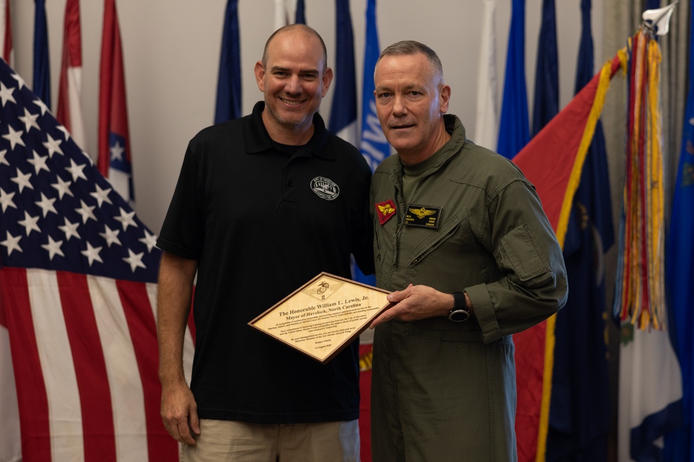 Mayor of Havelock becomes an honorary member of 2nd MAW
