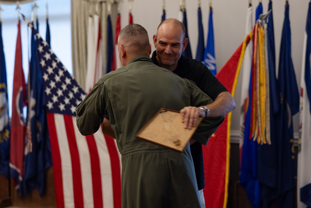 Mayor of Havelock becomes an honorary member of 2nd MAW