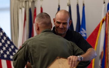 Mayor of Havelock becomes an honorary member of 2nd MAW