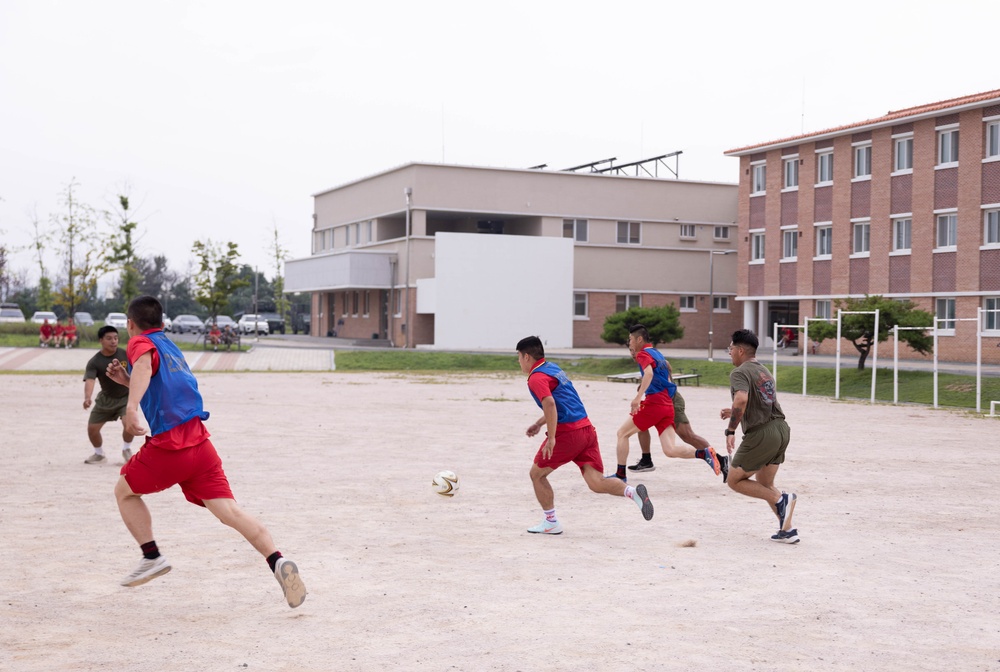 2/23 Marines and ROK Marines Celebrate the End of KMEP 25.2 with a Friendly Competition
