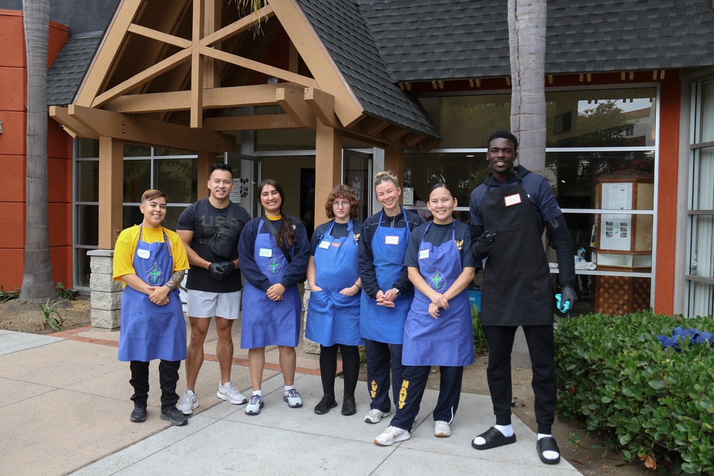 COMLCSRON One volunteers at Third Avenue Charitable Organization