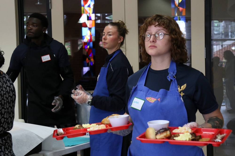 COMLCSRON One volunteers at Third Avenue Charitable Organization