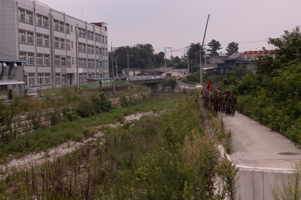 2/23 Marines and ROK Marines Celebrate the End of KMEP 25.2 with a Friendly Competition