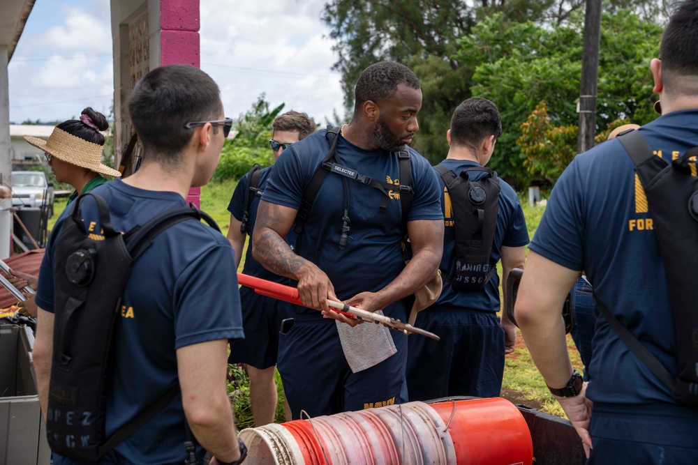 George Washington Sailors Conduct Comunity Relations Project