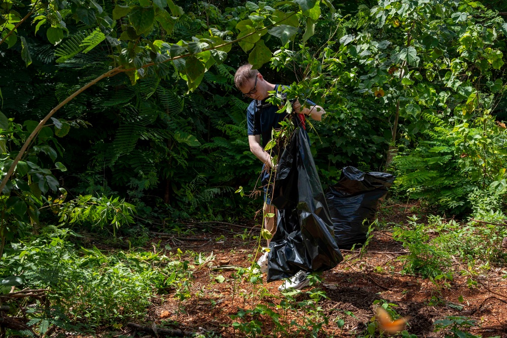 George Washington Sailors Conduct Comunity Relations Project