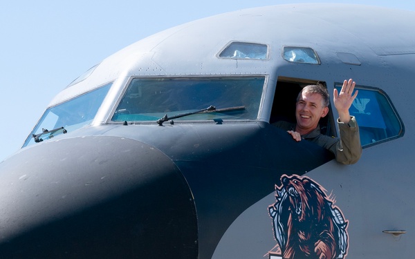 940th Deputy Commander Completes Final Flight