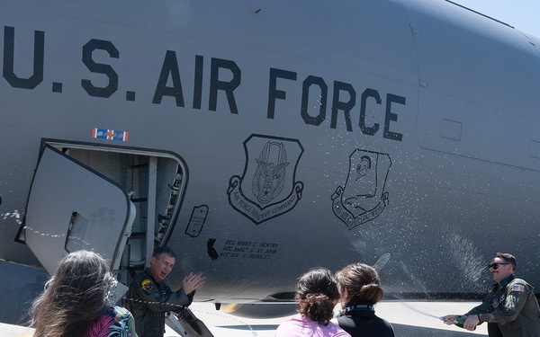 940th Deputy Commander Completes Final Flight