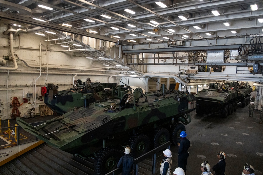 QUART 25.4: AAV Certification Aboard USS Somerset