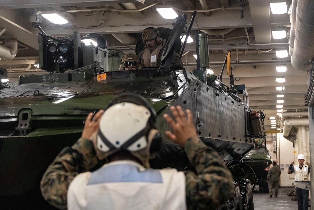 QUART 25.4: AAV Certification Aboard USS Somerset
