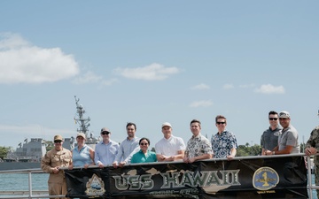 Congressional Staff Delegation Visits USS Hawaii (SSN 776)
