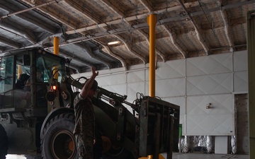 USNS Guam offloads equipment at MCAS Iwakuni