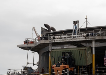 USNS Guam offloads equipment at MCAS Iwakuni
