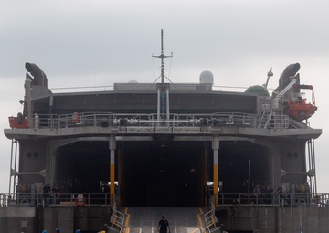 USNS Guam offloads equipment at MCAS Iwakuni