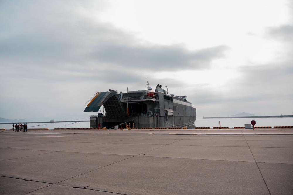 USNS Guam offloads equipment at MCAS Iwakuni