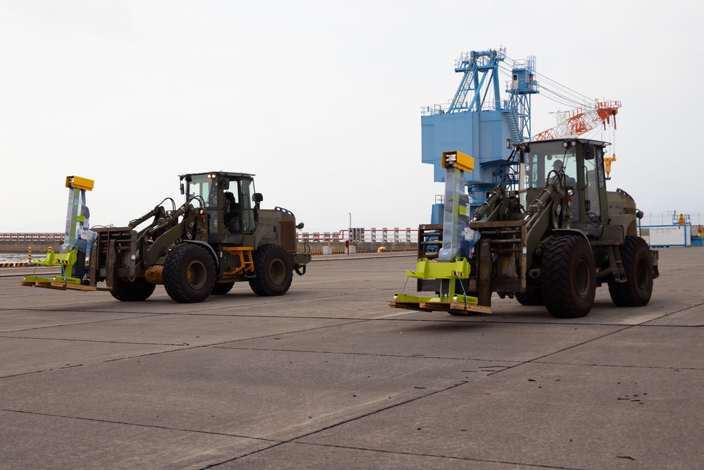 USNS Guam offloads equipment at MCAS Iwakuni