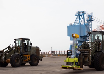 USNS Guam offloads equipment at MCAS Iwakuni