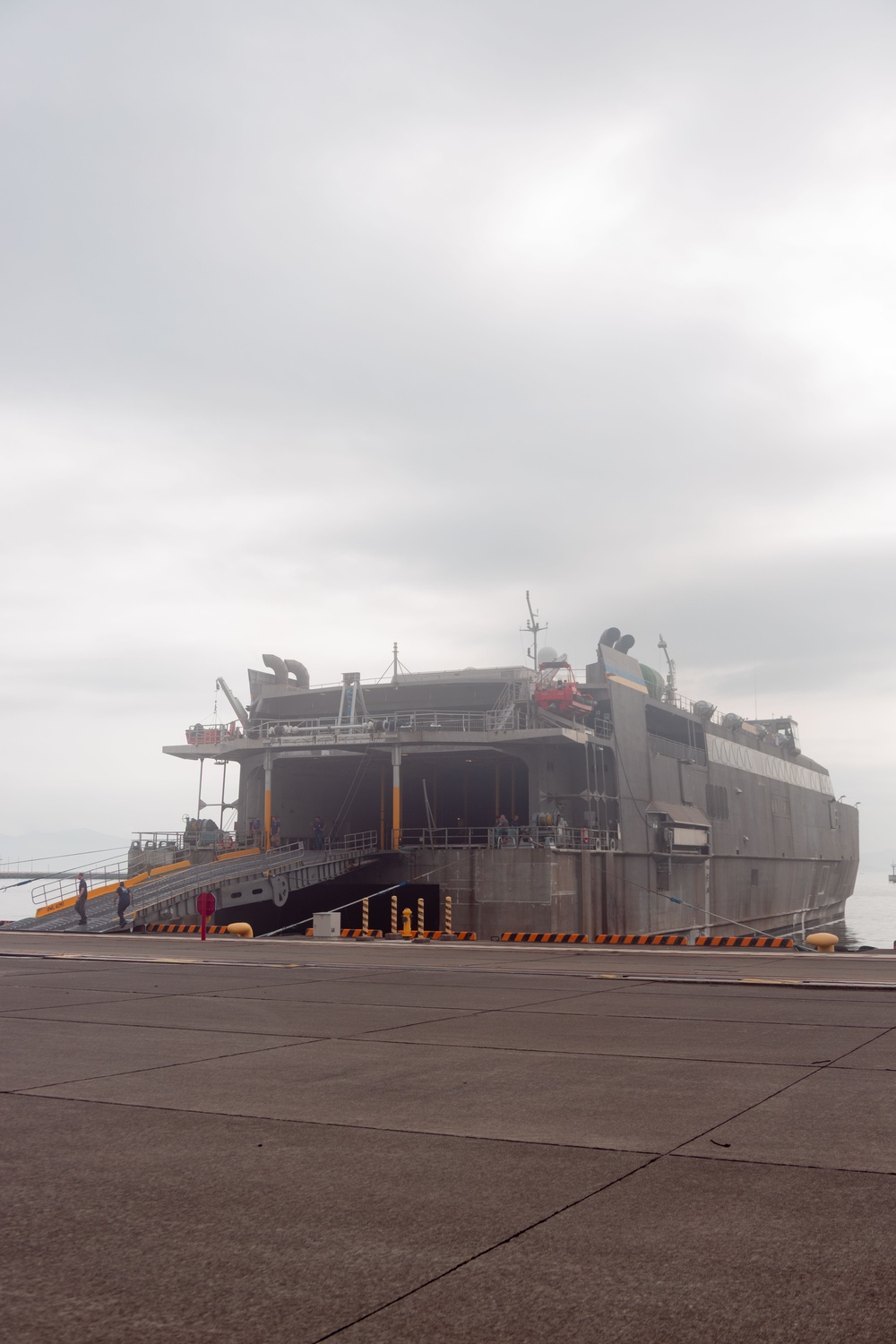 USNS Guam offloads equipment at MCAS Iwakuni