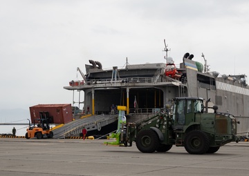 USNS Guam offloads equipment at MCAS Iwakuni