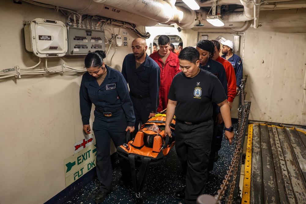 USS Iwo Jima Conducts Medical Emergency Drill