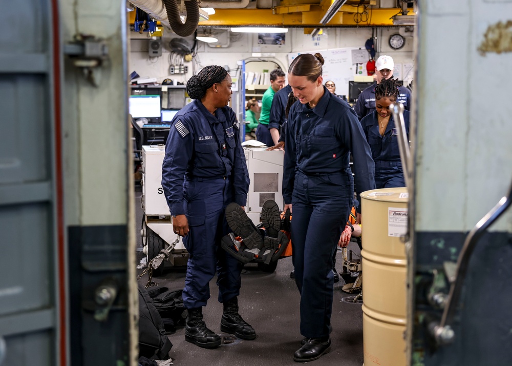 USS Iwo Jima Conducts Medical Emergency Drill
