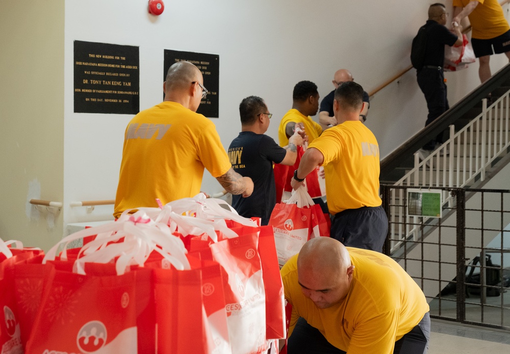 DESRON 7, CTF-73 Sailors Volunteer at Sree Narayana Mission Senior Care Center