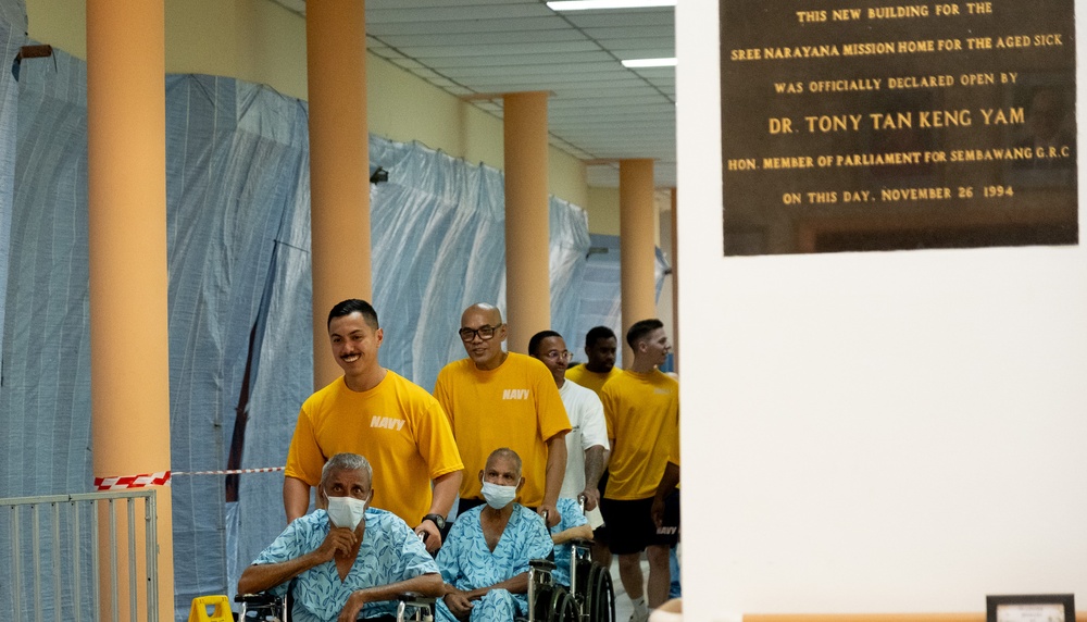 DESRON 7, CTF-73 Sailors Volunteer at Sree Narayana Mission Senior Care Center