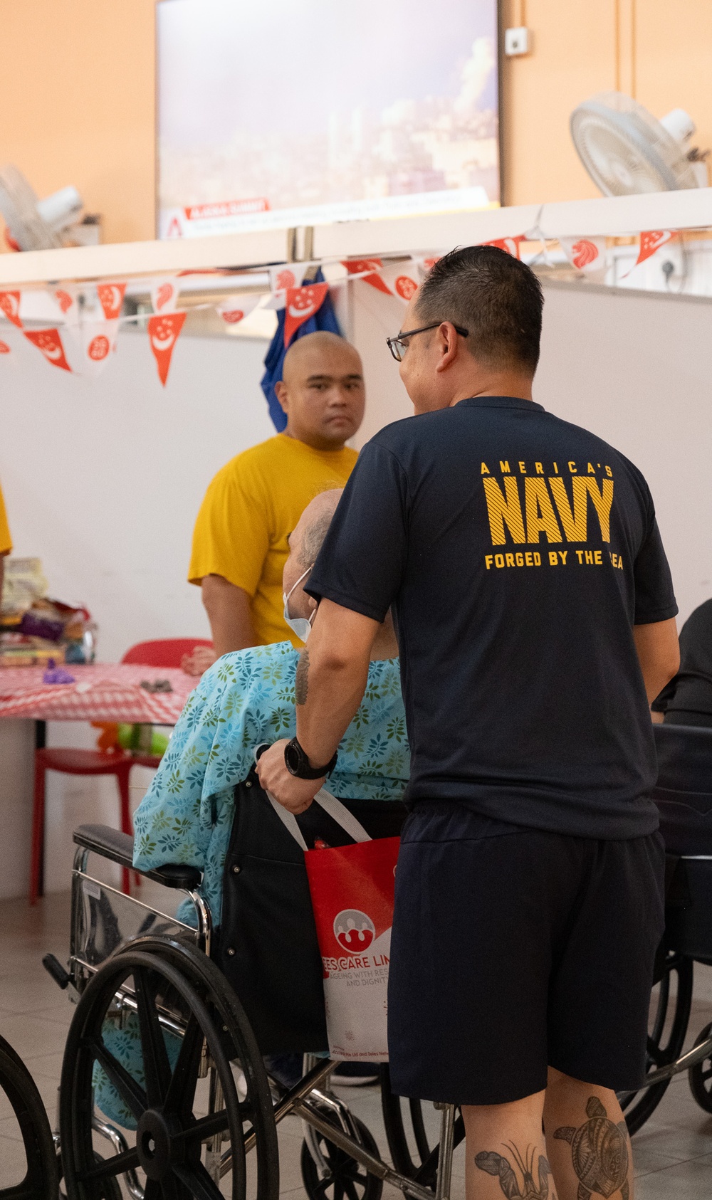 DESRON 7, CTF-73 Sailors Volunteer at Sree Narayana Mission Senior Care Center