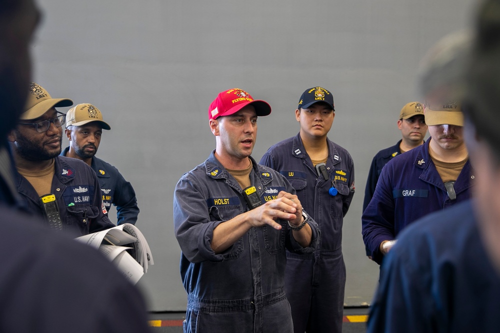 Tripoli Sailors Preform Damage Control Training
