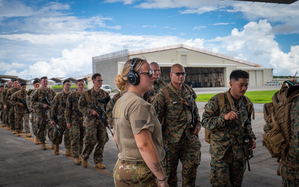 130 AW, 4 MarDiv conduct bilateral airlift