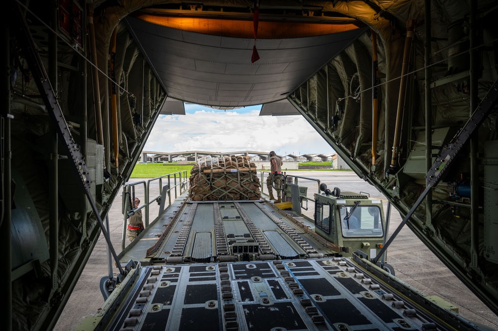 130 AW, 4 MarDiv conduct bilateral airlift