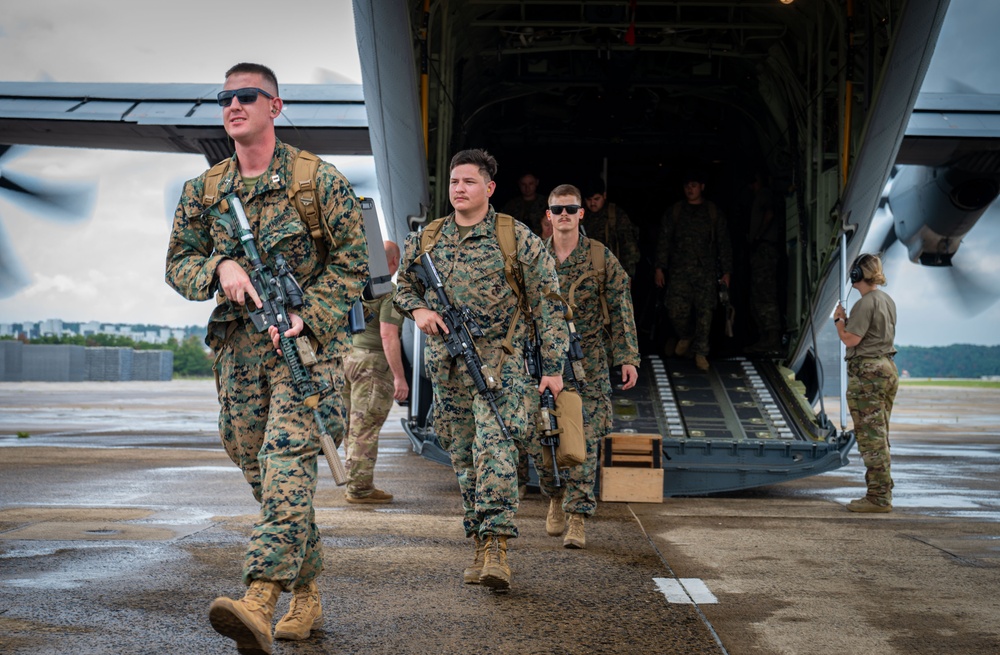 130 AW, 4 MarDiv conduct bilateral airlift