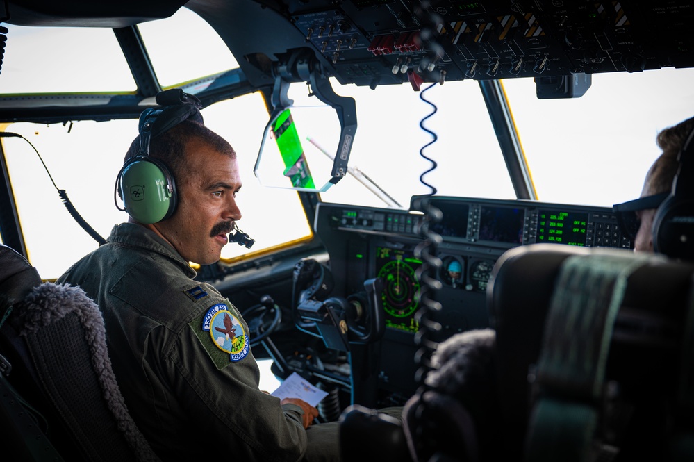 130 AW, 4 MarDiv conduct bilateral airlift