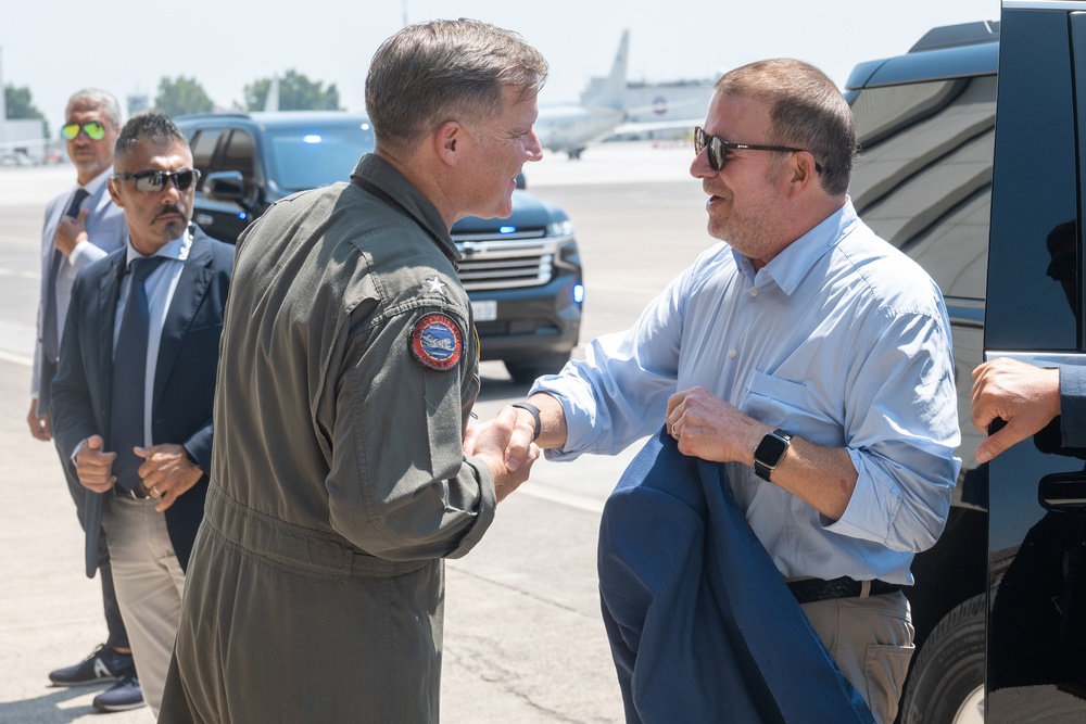 Ambassador Fertitta visits NAS Sigonella