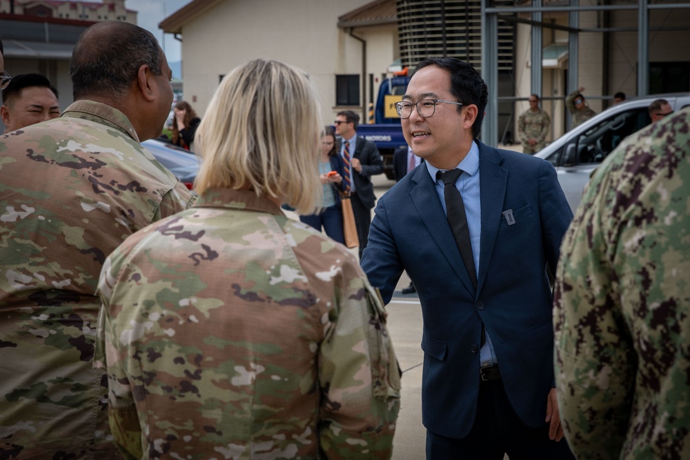 U.S. Senators Visit Camp Humphreys