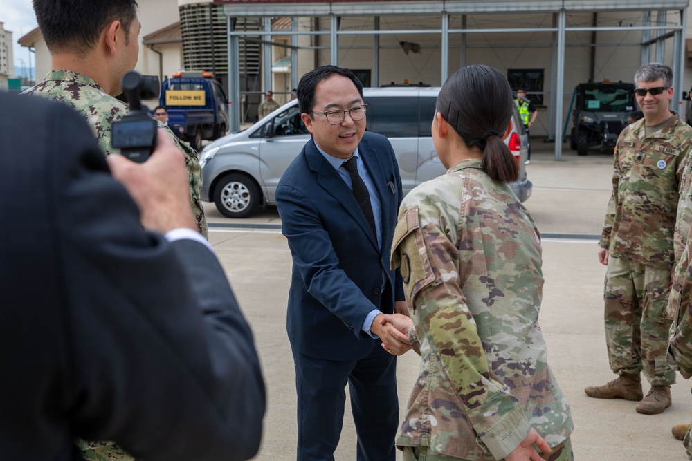 U.S. Senators Visit Camp Humphreys