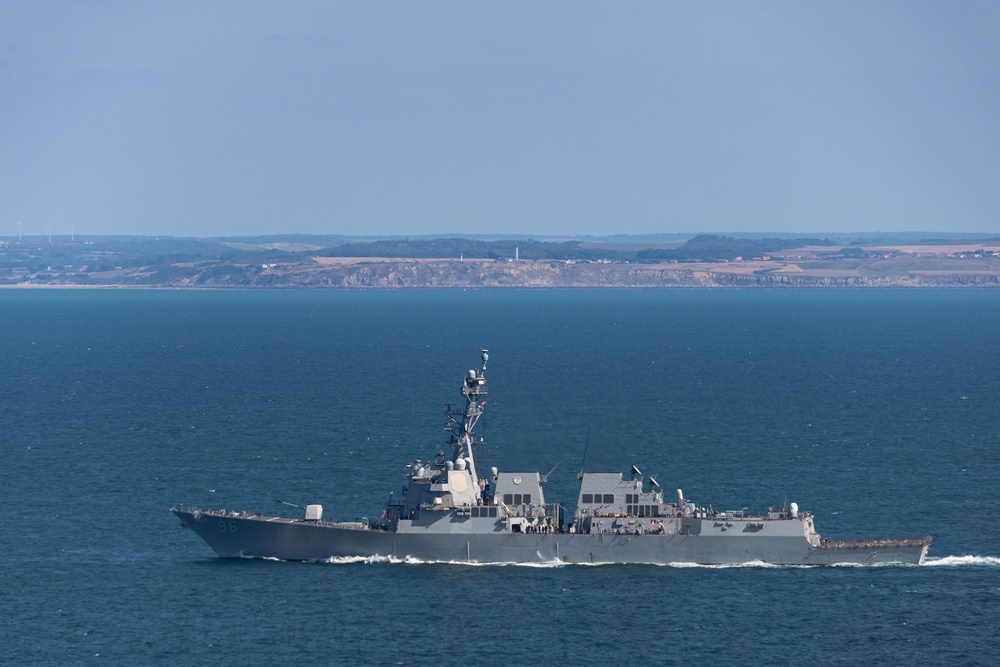 USS Bainbridge (DDG 96) Transits the English Channel