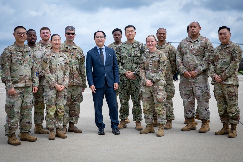 U.S. Senators Visit Camp Humphreys