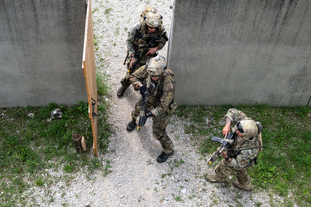 57th RQS performs CSAR Full Mission Profile Training
