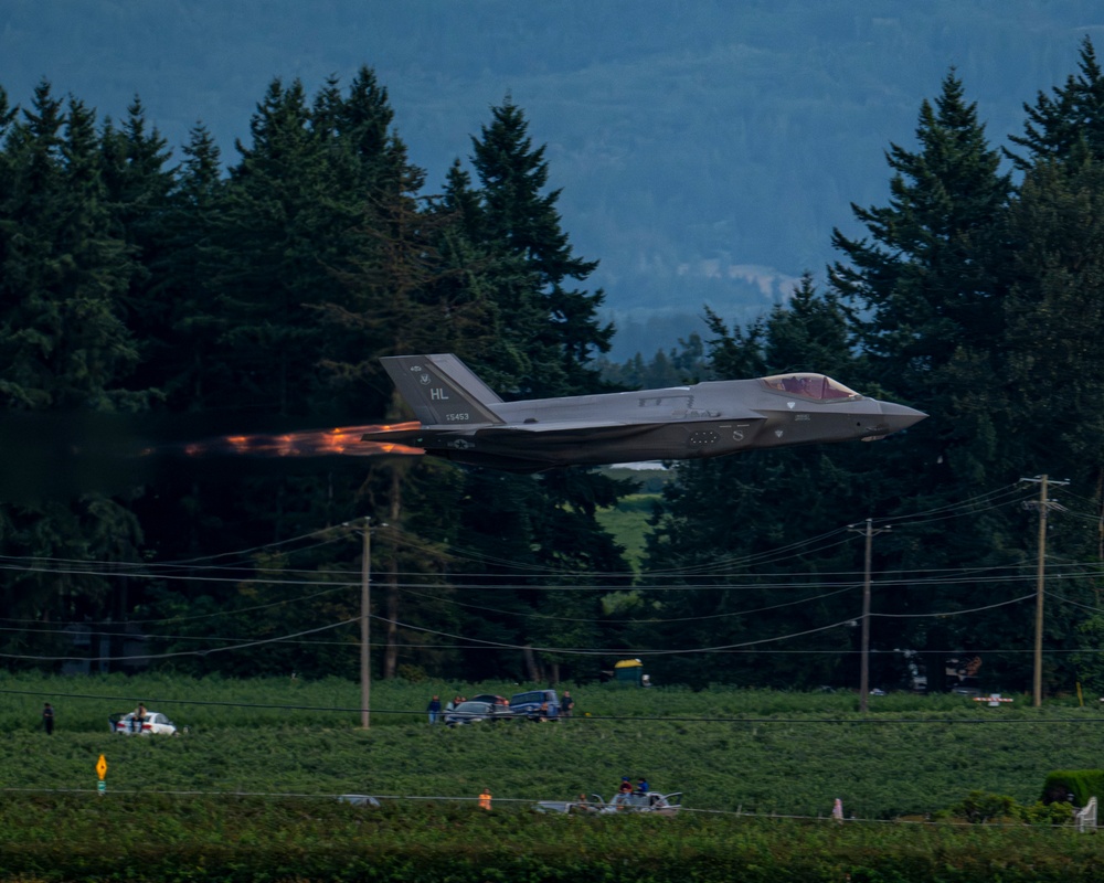 F-35A Demonstration Team performs at Abbotsford