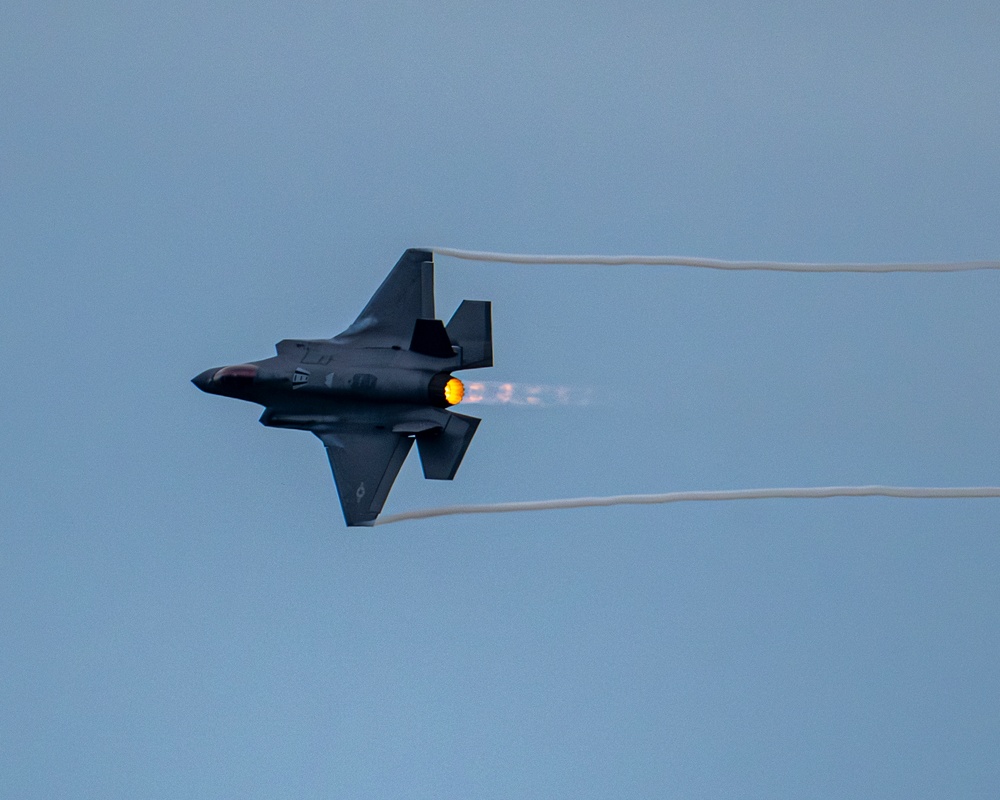 F-35A Demonstration Team performs at Abbotsford