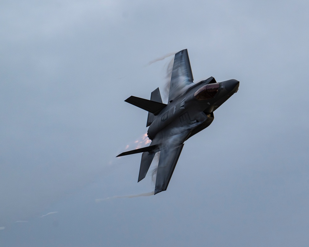 F-35A Demonstration Team performs at Abbotsford