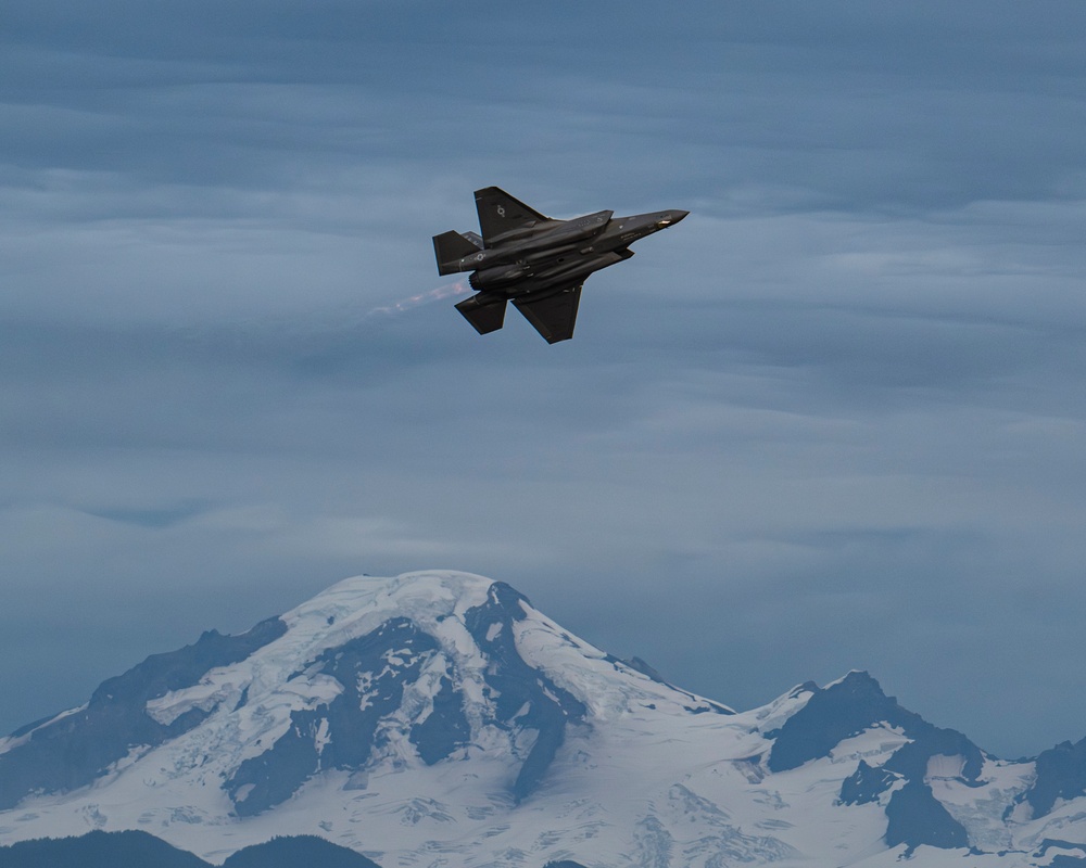 F-35A Demonstration Team performs at Abbotsford