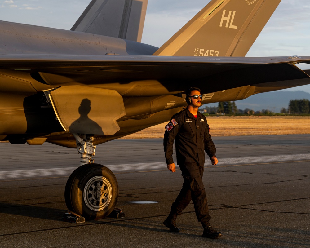 F-35A Demonstration Team performs at Abbotsford