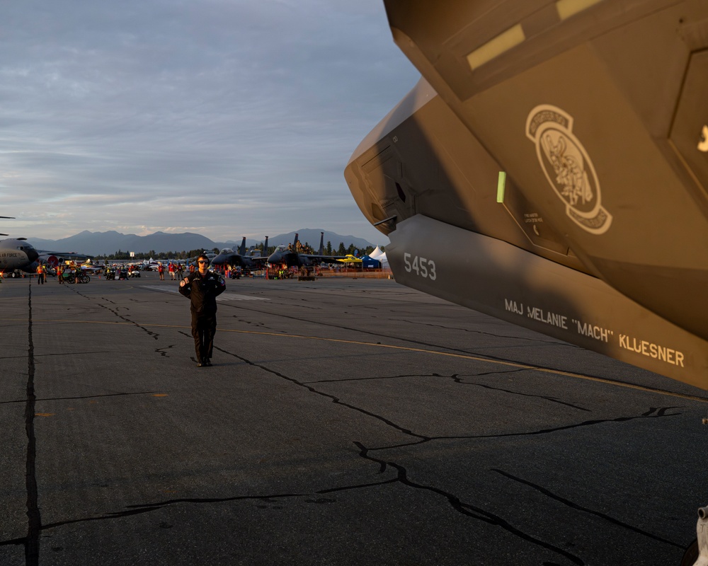 F-35A Demonstration Team performs at Abbotsford