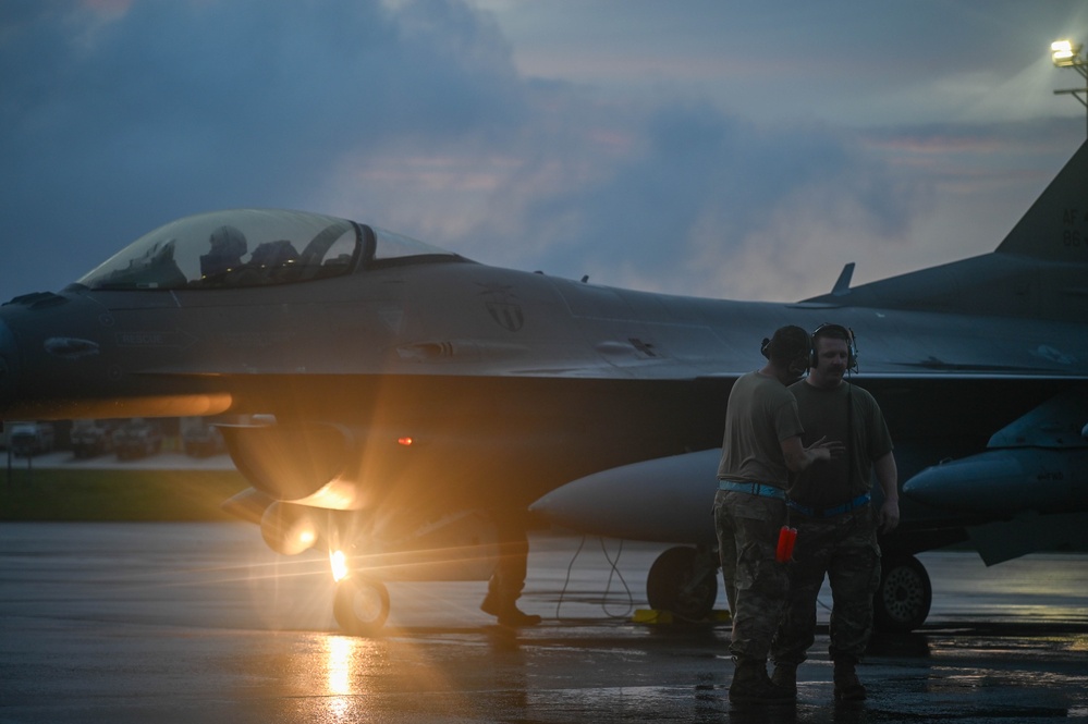 113th Maintenance Group crew chiefs ready F-16s for redeployment during REFORPAC